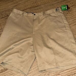 NWT Pro Tour performance golf ultimate golf shorts size 40 waist